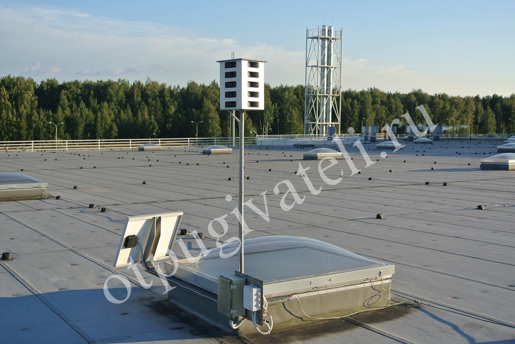 Биоакустическая установка Биоакустический отпугиватель птиц Bird Gard Super Pro AMP на крыше производственно-логистического комплекса Ferrero (Ферреро Руссия)