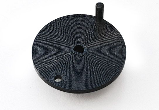 Вращающий вал сделан из прочного качественного пластика 